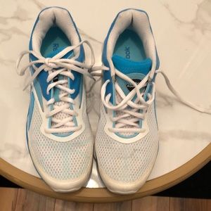 USA 9 1/2 medium.  Very good condition.